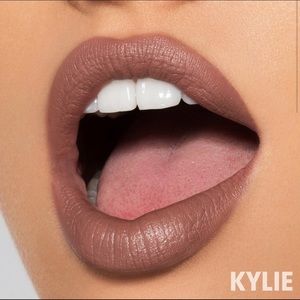 Kylie Cosmetics Velvet Liquid Lipstick in Basic